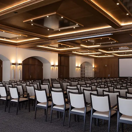 مونت سيرفين بالاس فندق 5*